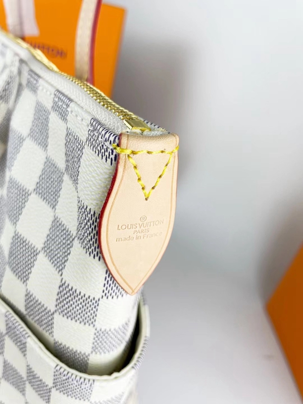 ルイヴィトンバッグ素材ディテール